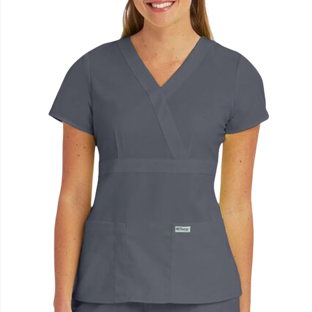 Gray’s Anatomy Barco gray short sleeve scrub top. pockets & button waist small